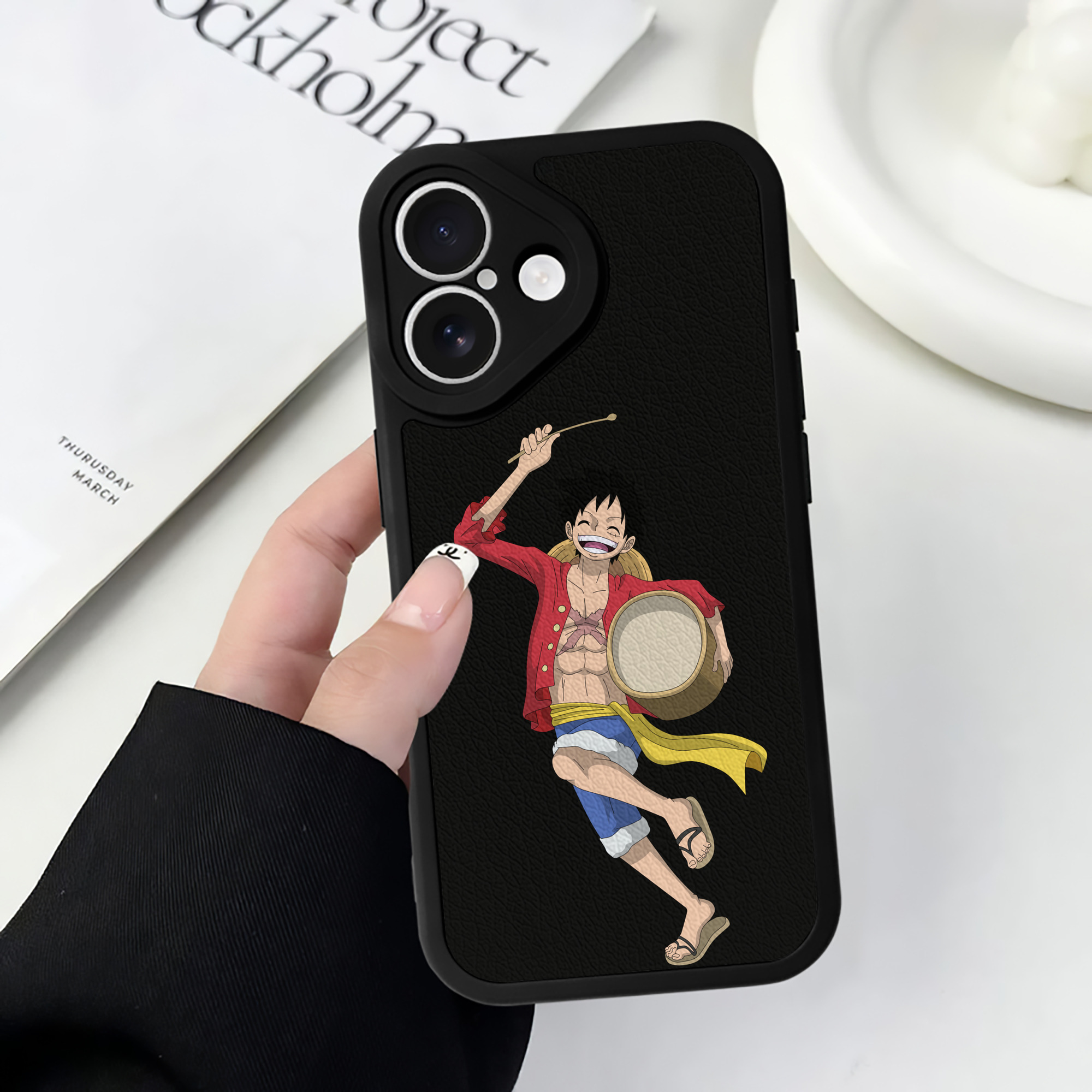 （画像用） ワンピース モンキー・D・ルフィ ONE PIECE Monkey D. Luffy 【iPhone 16シリーズ対応】シリコンスマホケース（レザー調） 材質：シリコン